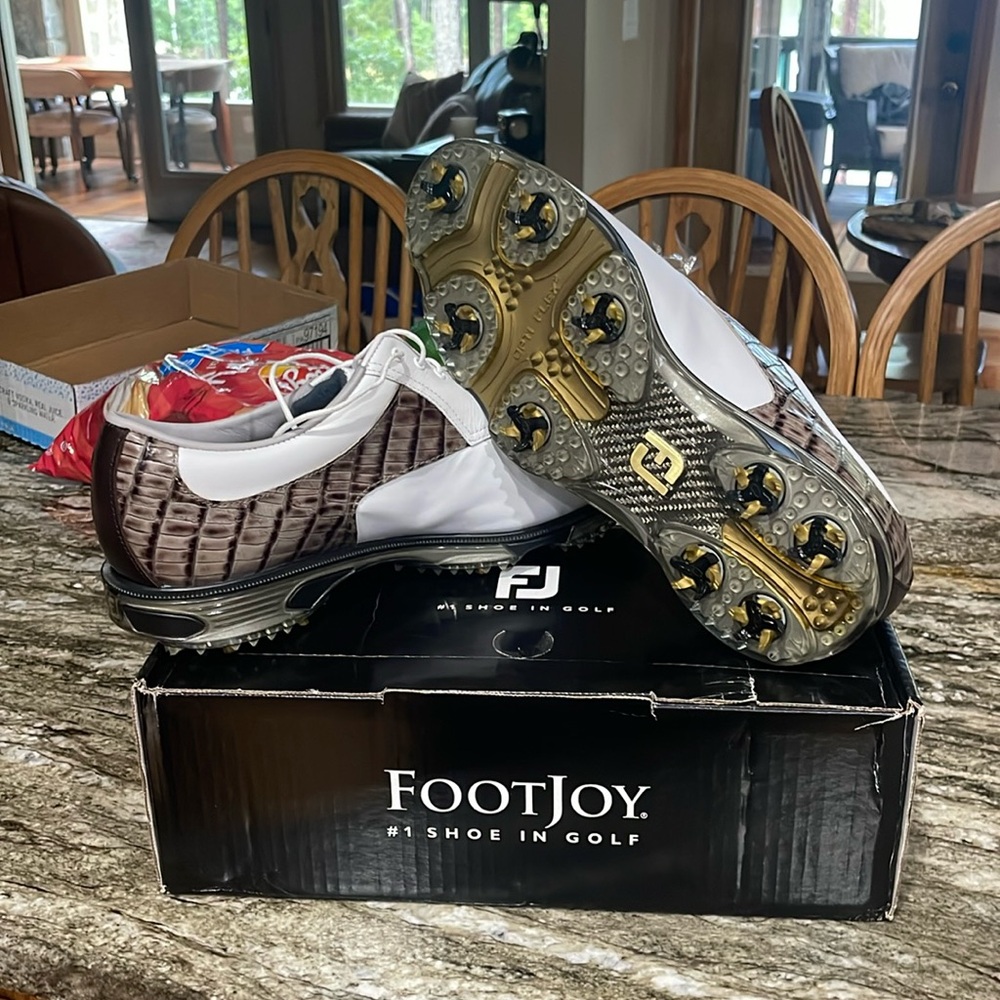Men’s Footjoy DryJoys Tour golf shoes